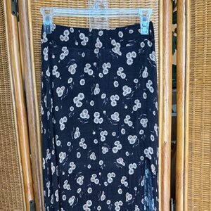 Daisy Print Maxi Skirt with Slit